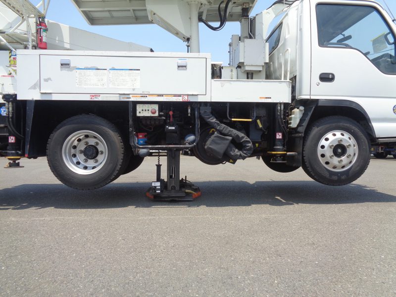 いすゞ 小型トラック 軌陸高所作業車 画像