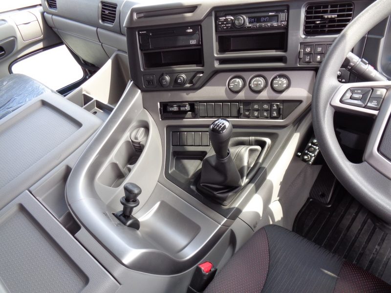 日産UD 大型トラック ダンプ土砂(5.1m)リターダー付 画像