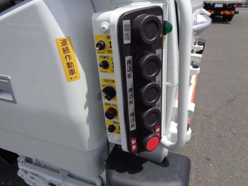ニッサン 小型トラック 塵芥車(プレス式)5.9m3 画像