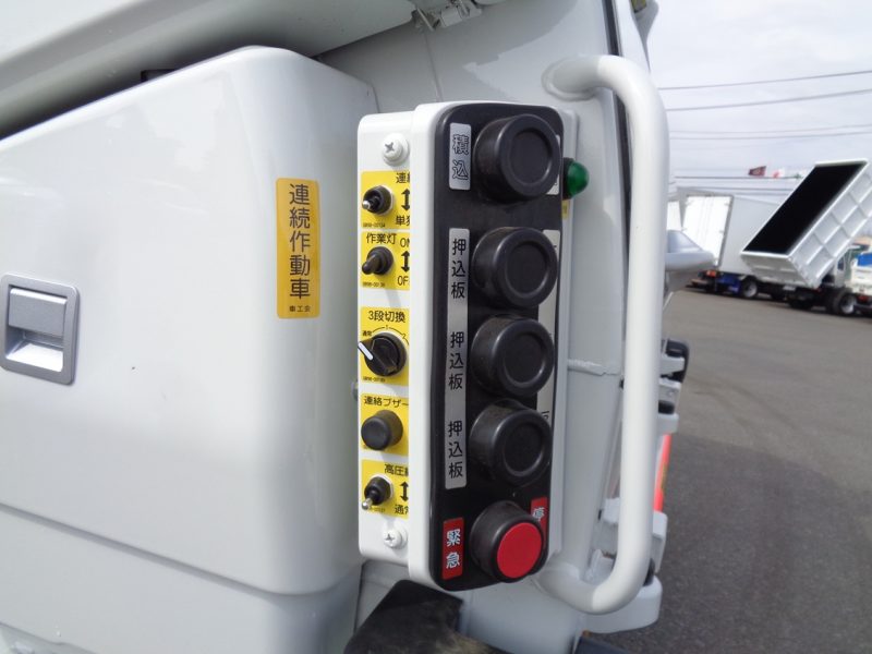 ニッサン 小型トラック 塵芥車(プレス式)5.9m3 画像