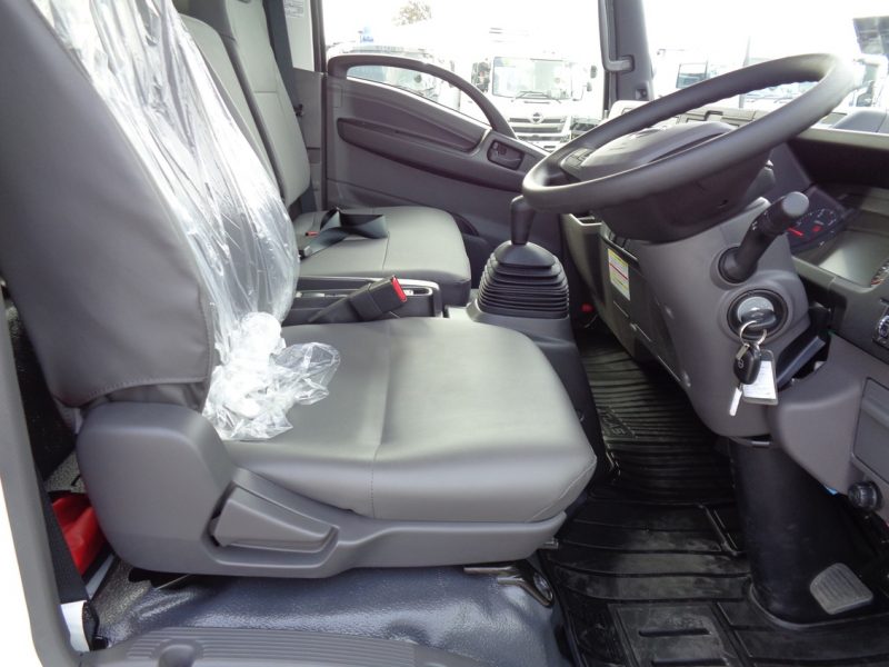 ニッサン 小型トラック 塵芥車(プレス式)5.9m3 画像
