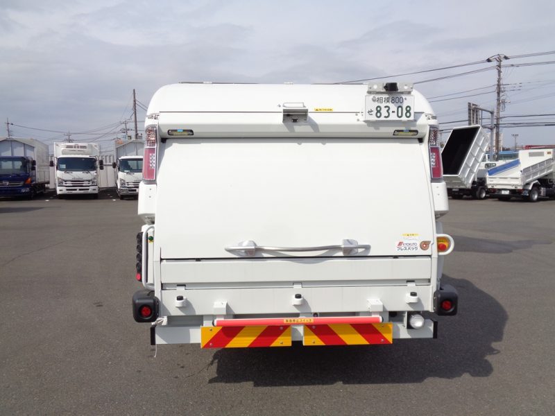 ニッサン 小型トラック 塵芥車(プレス式)5.9m3 画像