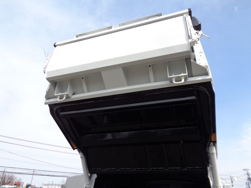 ニッサン 小型トラック 塵芥車(プレス式)5.9m3 画像