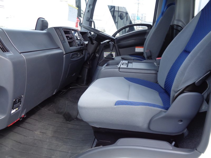 いすゞ 中型トラック 冷凍車PG付 画像