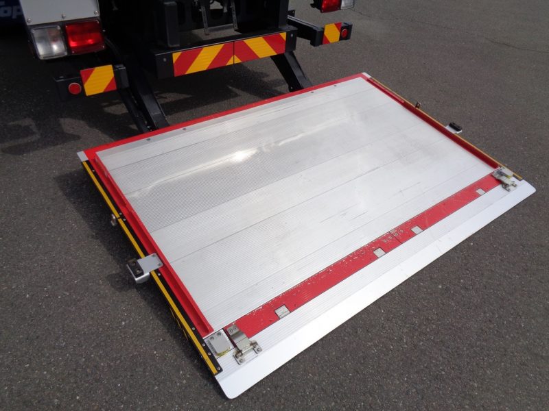 いすゞ 中型トラック 冷凍車PG付 画像