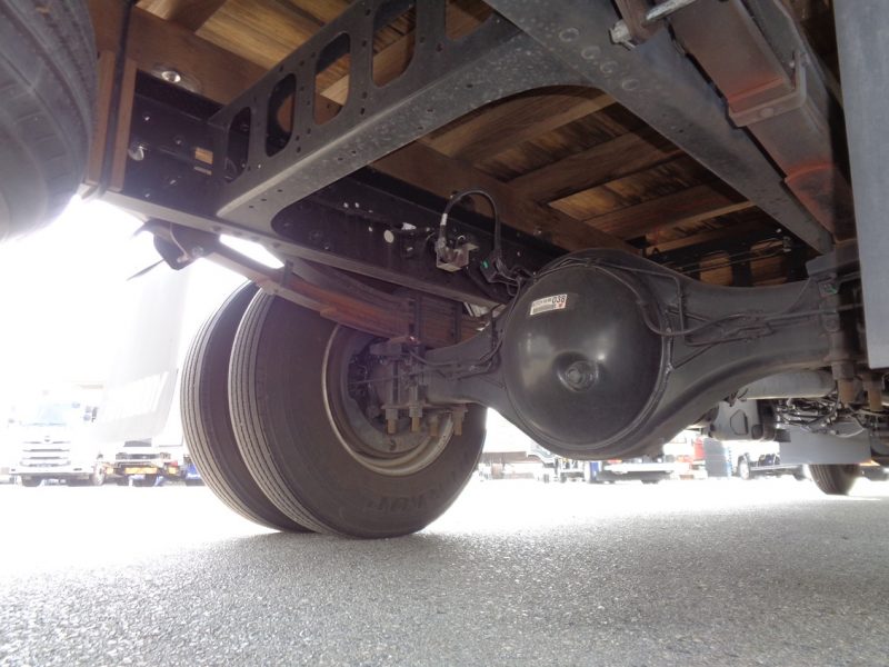 日産UD 中型トラック 平ボデー5.7m 画像