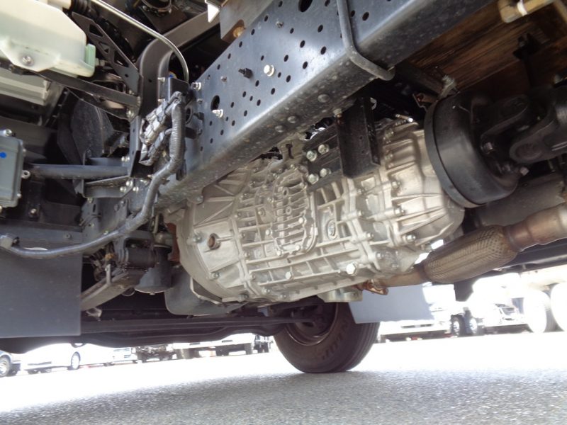日産UD 中型トラック 平ボデー5.7m 画像