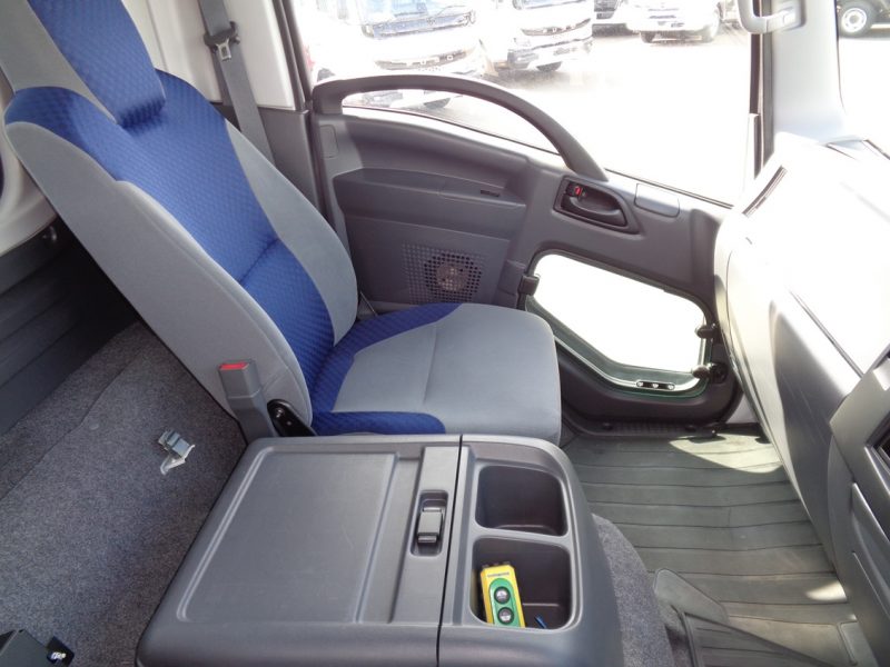いすゞ 中型トラック 冷凍車PG付 画像