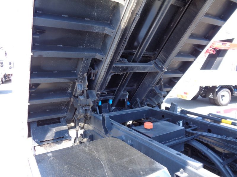 三菱 大型トラック 増tセフティーダンプ(7.0t)4.0m 画像