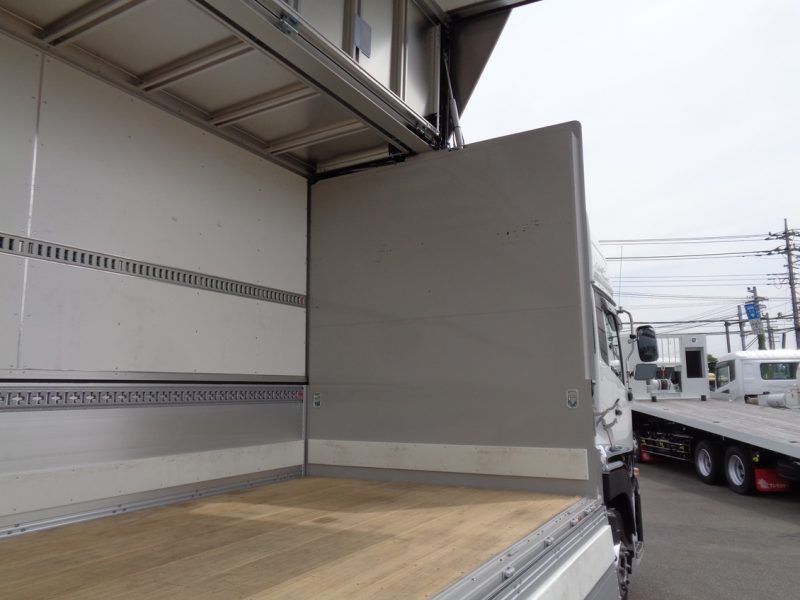 日産UD 大型トラック ウィングエアサスハイルーフ 画像