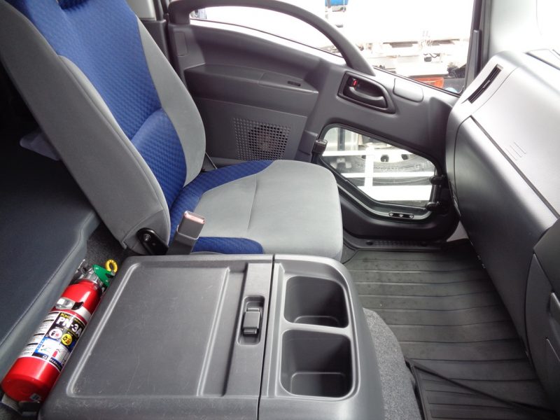 いすゞ 中型トラック 冷凍車格納PG付 画像