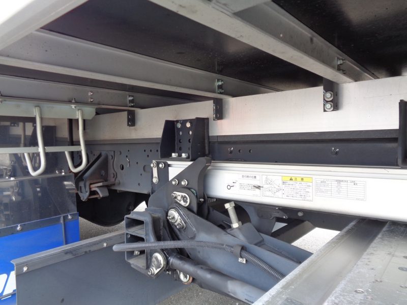 いすゞ 中型トラック 冷凍車格納PG付 画像