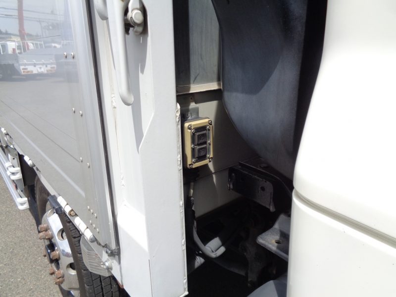 日野 大型トラック ウィングエアサスハイルーフ 画像