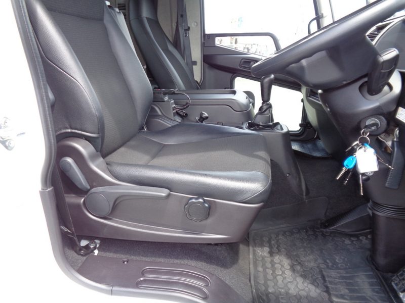 三菱 中型トラック 冷凍車エアサス 画像
