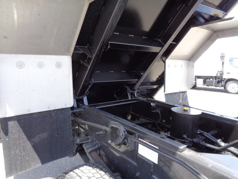 三菱 大型トラック 増t深ダンプ(6.6t) 画像