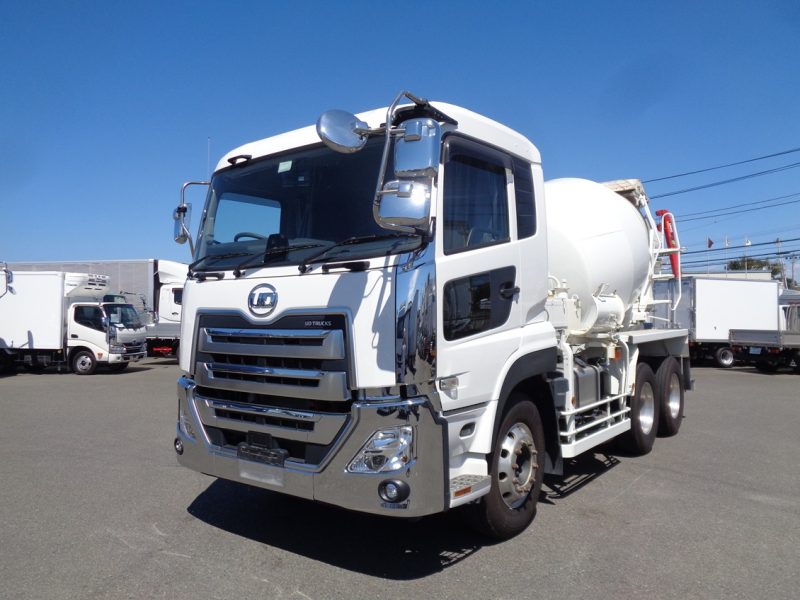 日産UD 大型トラック ミキサー4.4m3カヤバ 画像