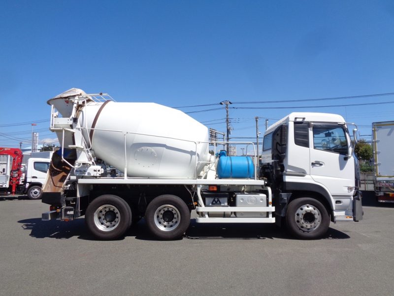 日産UD 大型トラック ミキサー4.4m3カヤバ 画像