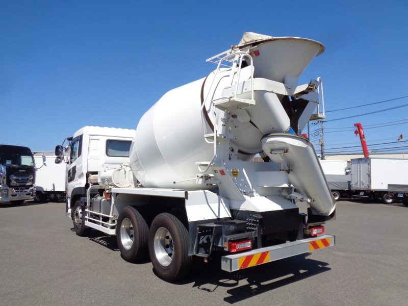 日産UD 大型トラック ミキサー4.4m3カヤバ 画像