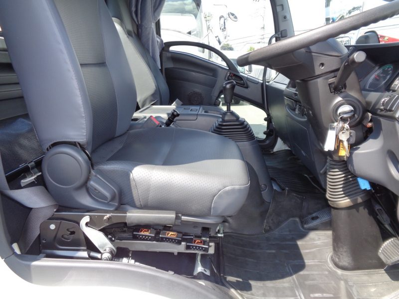 日産UD 大型トラック 増tミキサー3.2m3カヤバ 画像