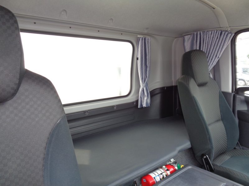 日産UD 中型トラック 冷凍車ワイドエアサス格納PG付 画像