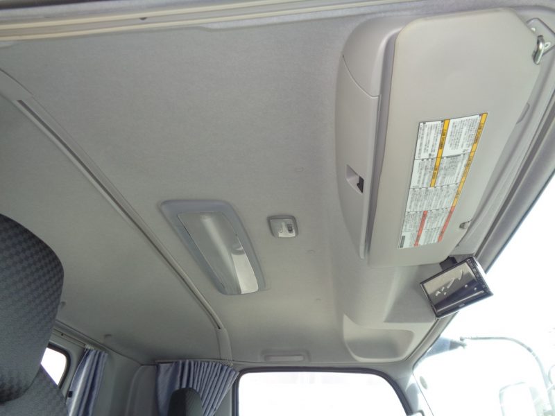 日産UD 中型トラック 冷凍車ワイドエアサス格納PG付 画像