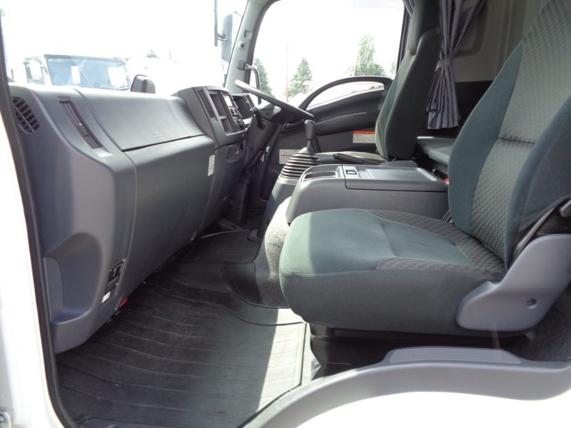 日産UD 中型トラック 冷凍車ワイドエアサス格納PG付 画像