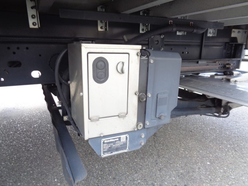 日産UD 中型トラック 冷凍車ワイドエアサス格納PG付 画像