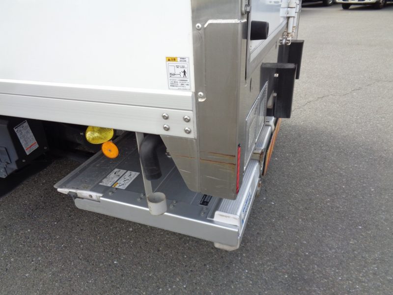 日産UD 中型トラック 冷凍車ワイドエアサス格納PG付 画像