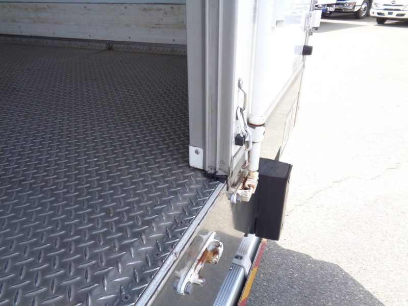 日産UD 中型トラック 冷凍車ワイドエアサス格納PG付 画像