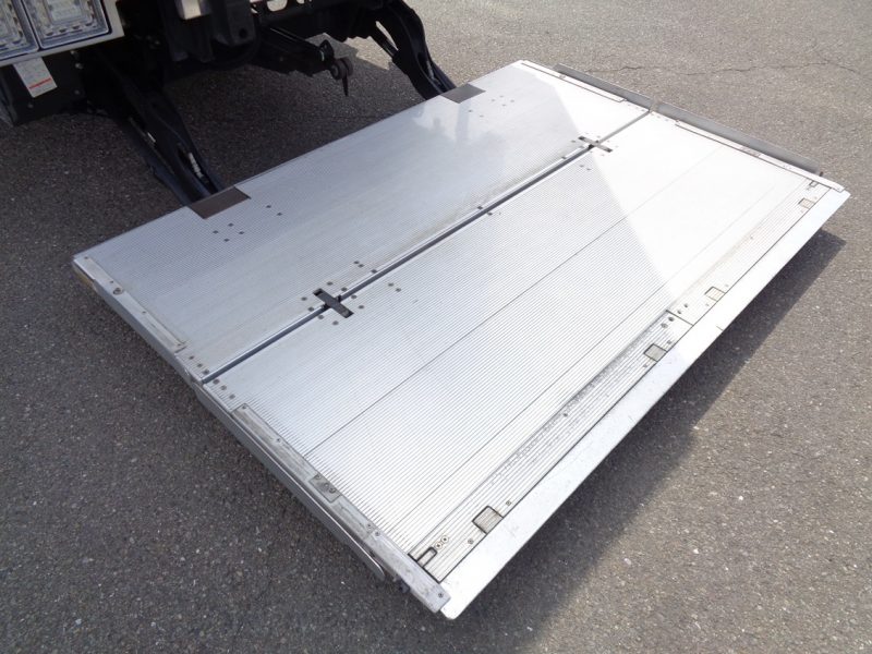 日産UD 中型トラック 冷凍車ワイドエアサス格納PG付 画像