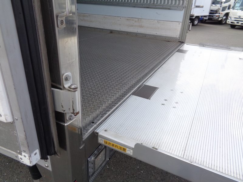 日産UD 中型トラック 冷凍車ワイドエアサス格納PG付 画像