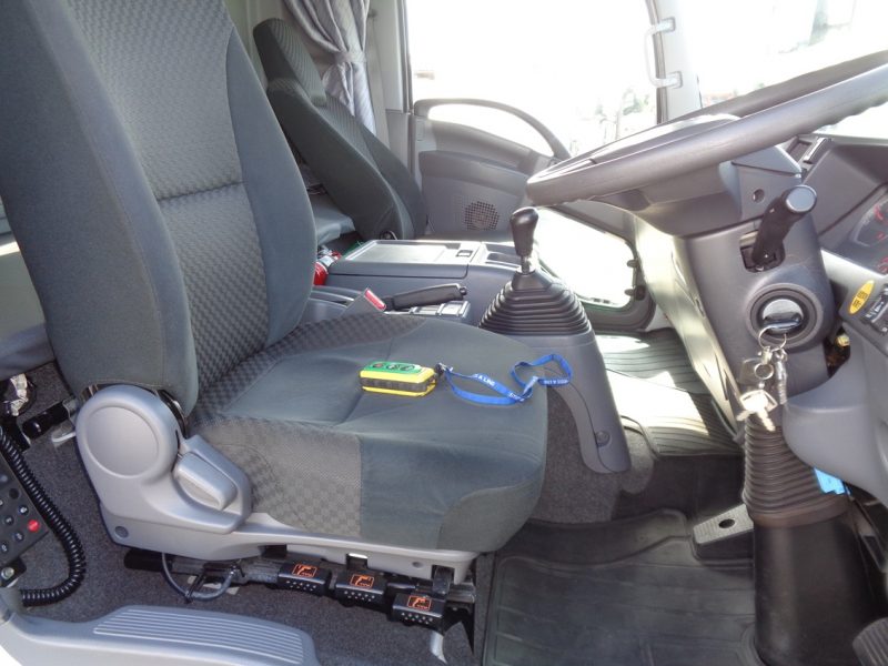 日産UD 中型トラック 冷凍車ワイドエアサス格納PG付 画像