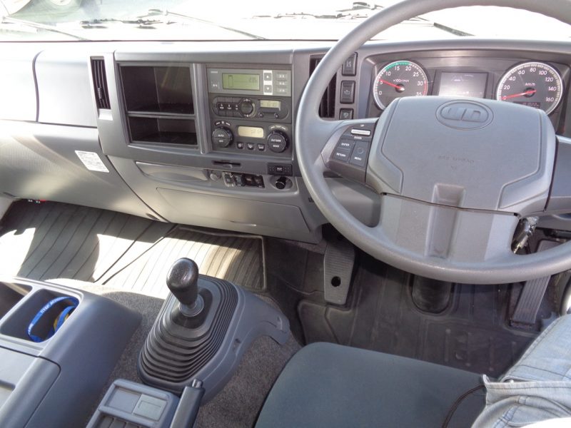 日産UD 中型トラック 冷凍車ワイドエアサス格納PG付 画像