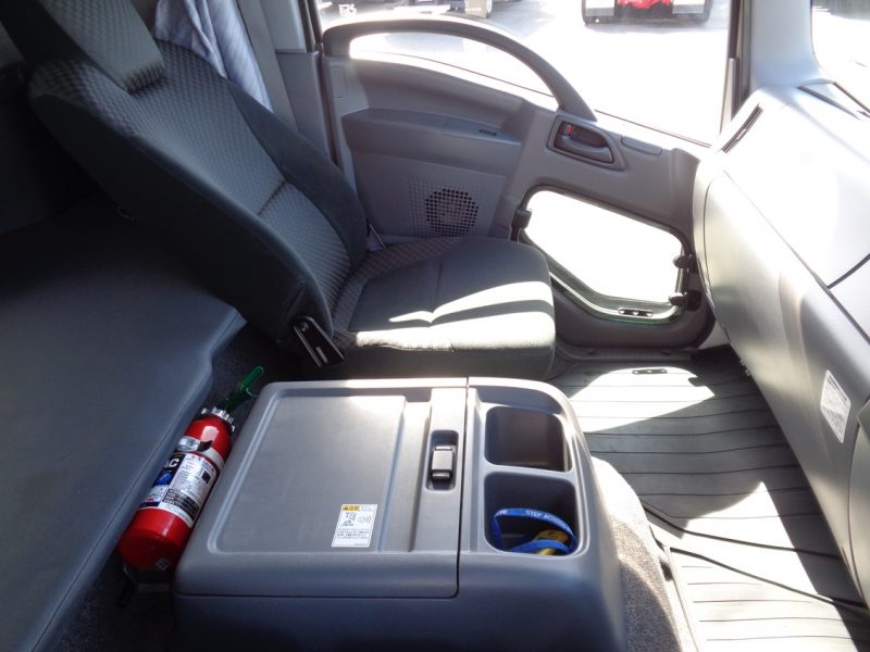 日産UD 中型トラック 冷凍車ワイドエアサス格納PG付 画像