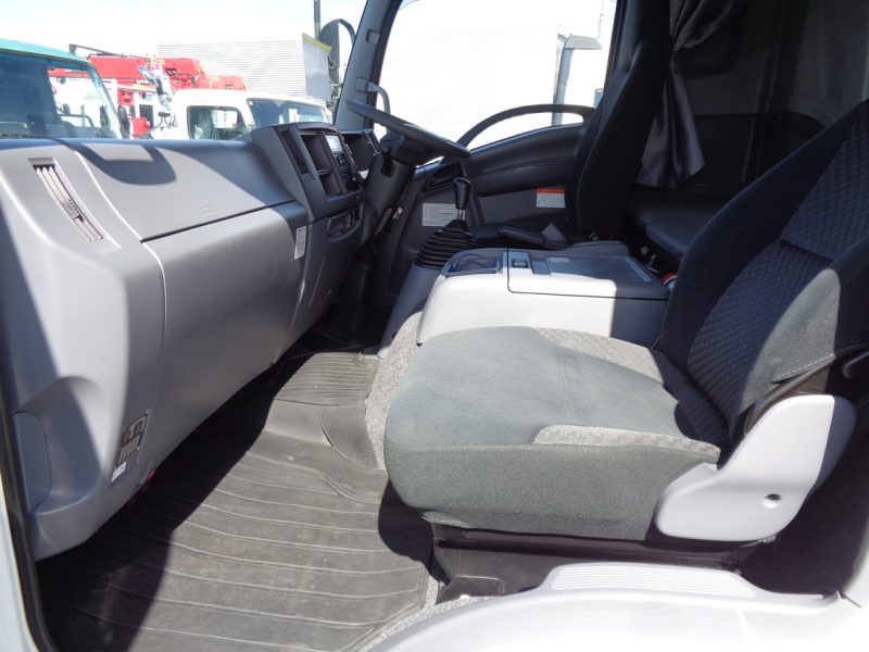 日産UD 中型トラック 冷凍車ワイドエアサス格納PG付 画像