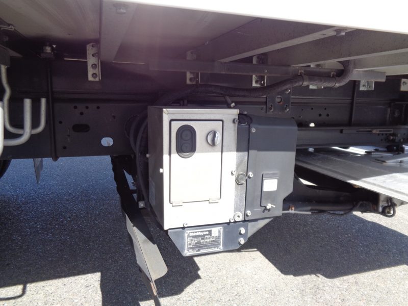 日産UD 中型トラック 冷凍車ワイドエアサス格納PG付 画像