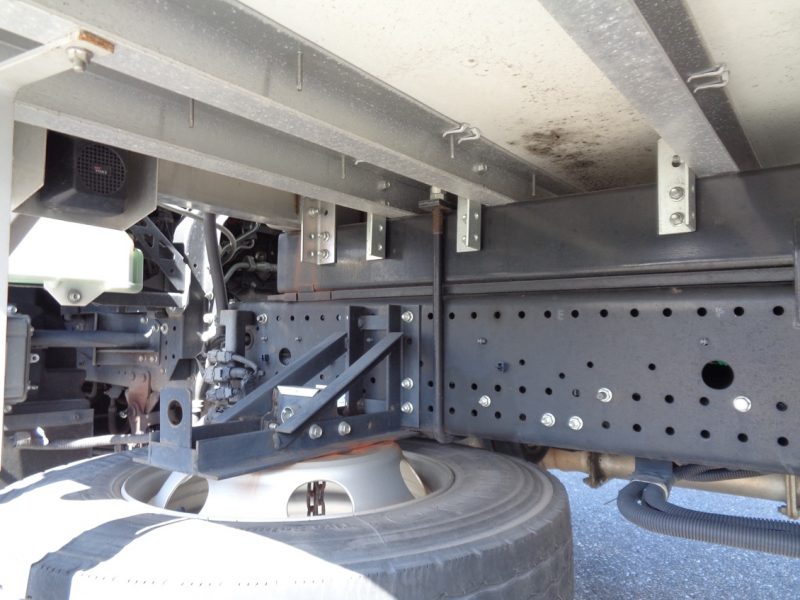 日産UD 中型トラック 冷凍車ワイドエアサス格納PG付 画像