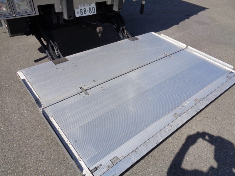 日産UD 中型トラック 冷凍車ワイドエアサス格納PG付 画像