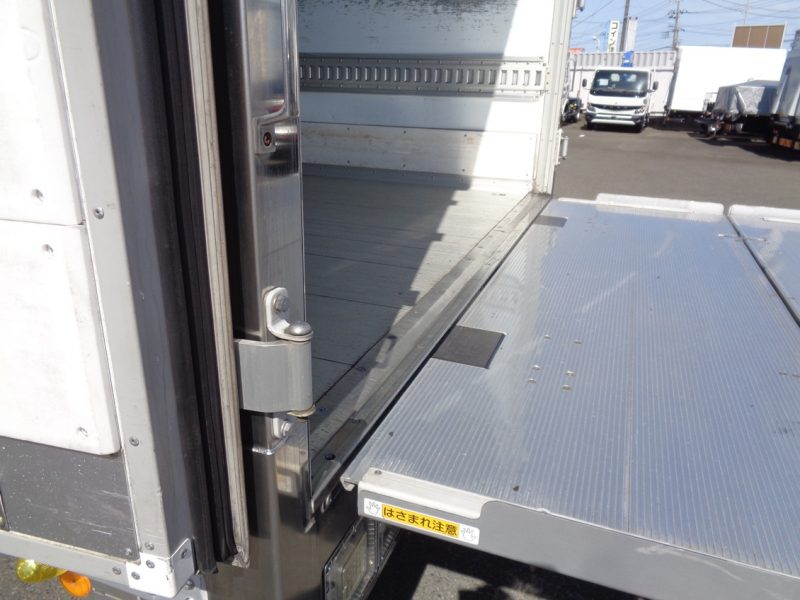 日産UD 中型トラック 冷凍車ワイドエアサス格納PG付 画像