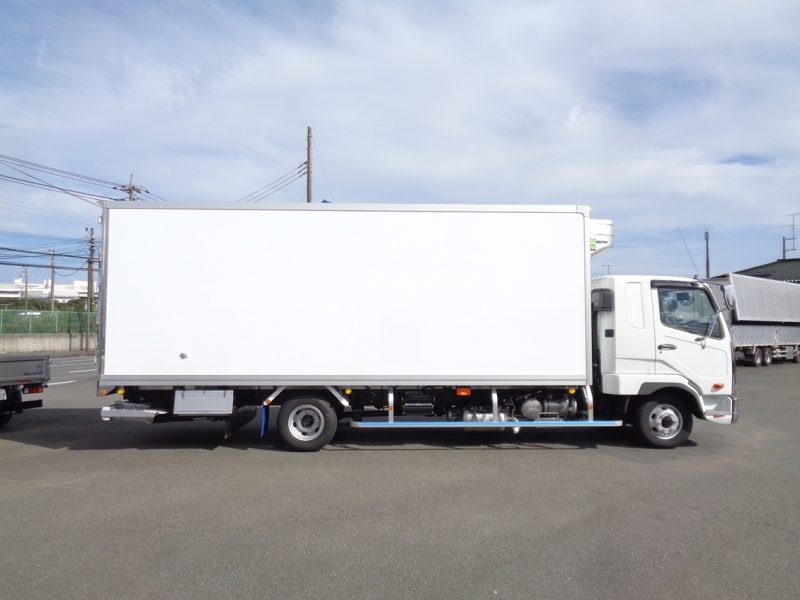 三菱 中型トラック 冷凍車ワイドエアサス格納PG付 画像