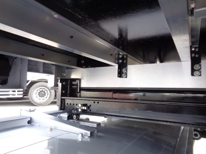 三菱 中型トラック 冷凍車ワイドエアサス格納PG付 画像