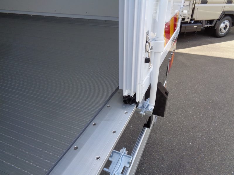 三菱 中型トラック 冷凍車ワイドエアサス格納PG付 画像