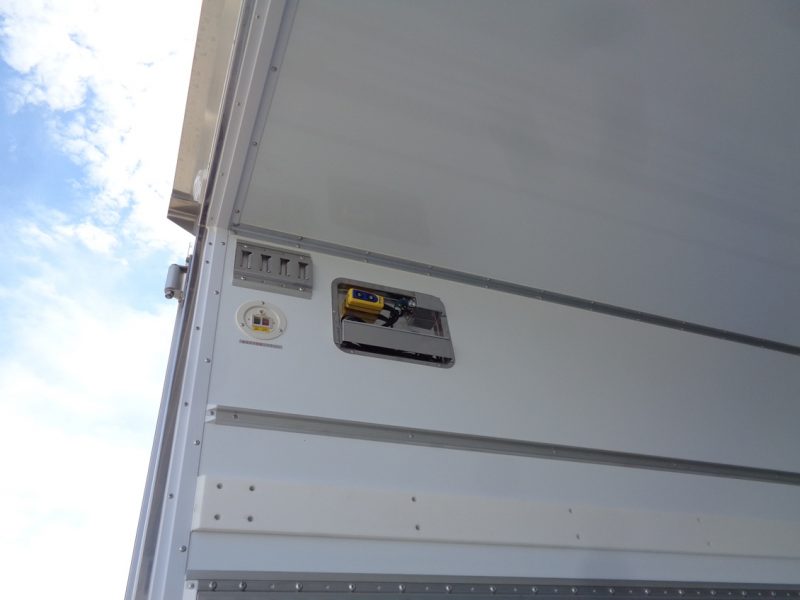 三菱 中型トラック 冷凍車ワイドエアサス格納PG付 画像