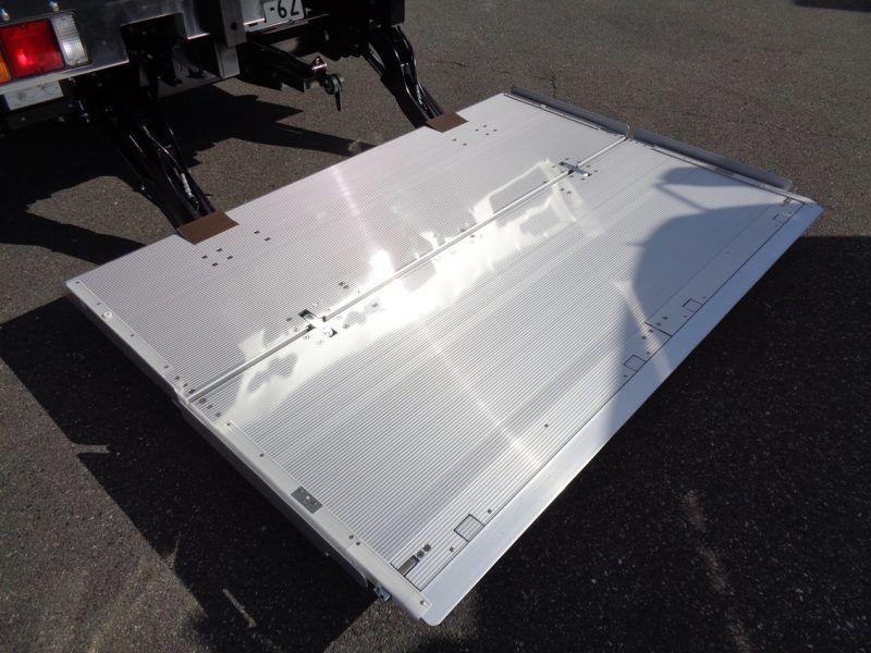 三菱 中型トラック 冷凍車ワイドエアサス格納PG付 画像