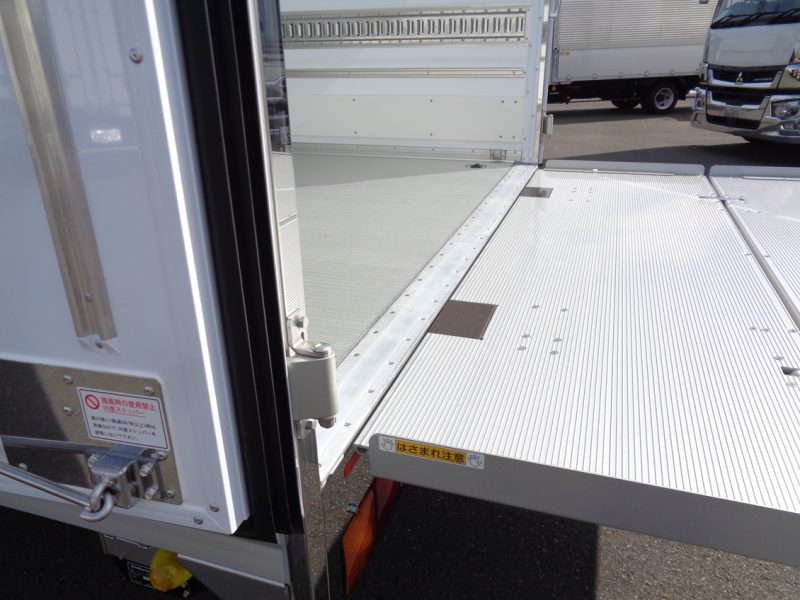 三菱 中型トラック 冷凍車ワイドエアサス格納PG付 画像