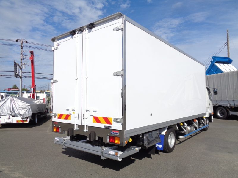 三菱 中型トラック 冷凍車ワイドエアサス格納PG付 画像