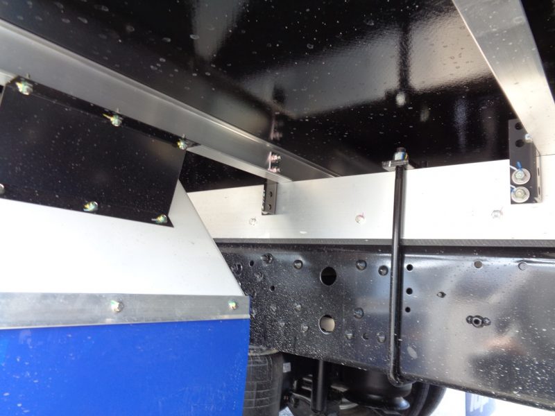 三菱 中型トラック 冷凍車ワイドエアサス格納PG付 画像