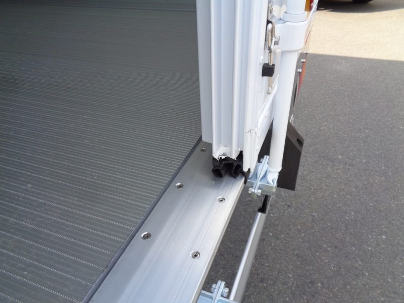 三菱 中型トラック 冷凍車ワイドエアサス格納PG付 画像