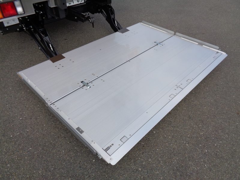 三菱 中型トラック 冷凍車ワイドエアサス格納PG付 画像