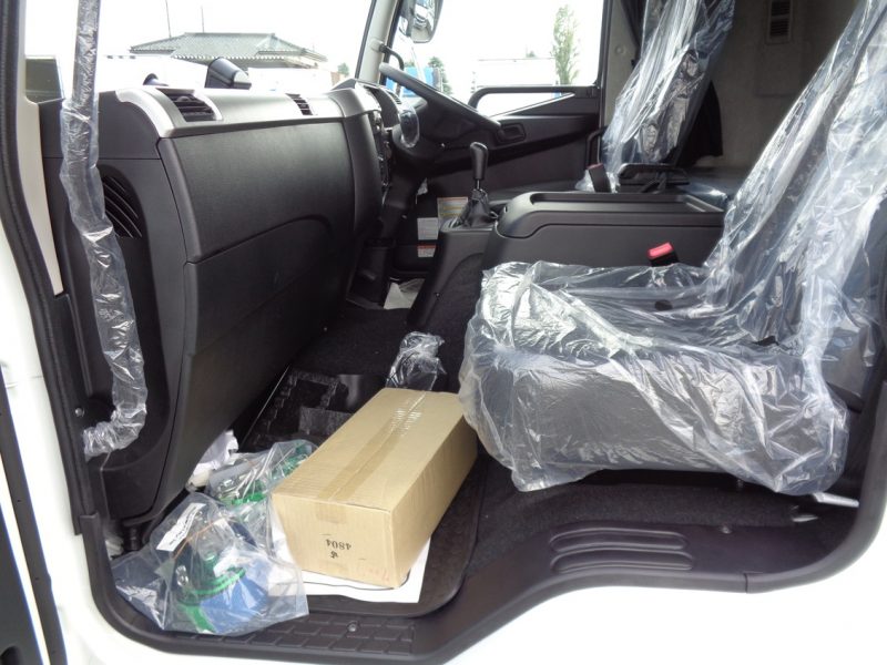 三菱 中型トラック 冷凍車ワイドエアサス格納PG付 画像